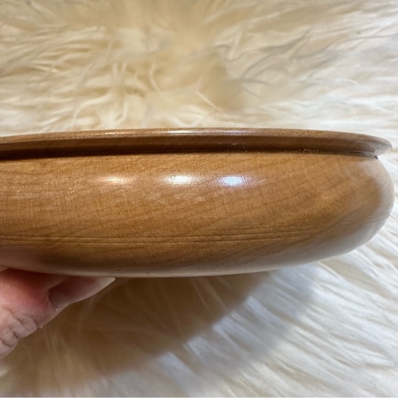 Handcrafted sugar maple shallow bowl - Picture 6 of 8